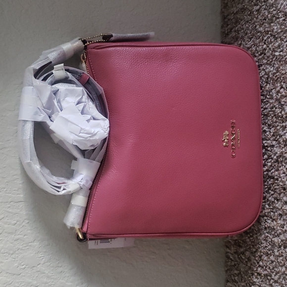 Coach Handbags - NWT coach purse